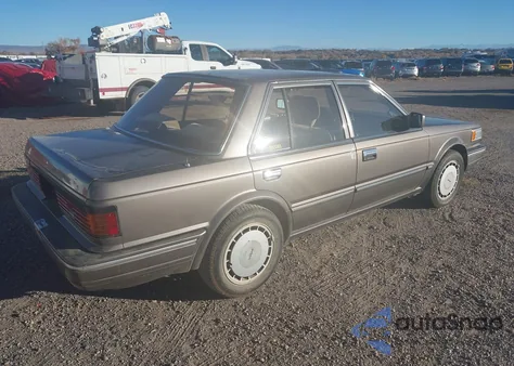 1988 Nissan Maxima z USA, uszkodzony, nr VIN JN1HU11P4JX879250
